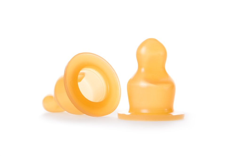 Pair of latex bottle nipples, it's important to adjust the nipple flow based on your baby's preferences as they get older to avoid bottle refusal.